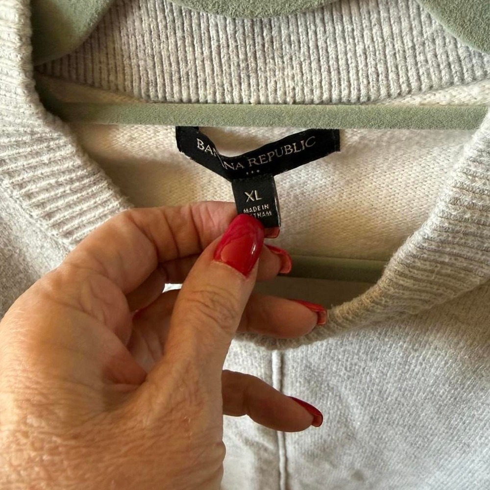 Banana Republic Womens XL Grey Cream Two Tone Crew Neck Ribbed Knit Sweater
